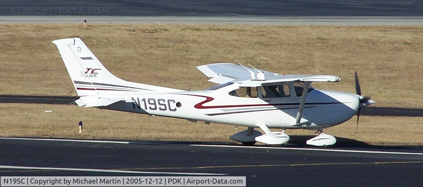 N19SC, 2001 Cessna T182T Turbo Skylane C/N T18208101, Taxing to 20R