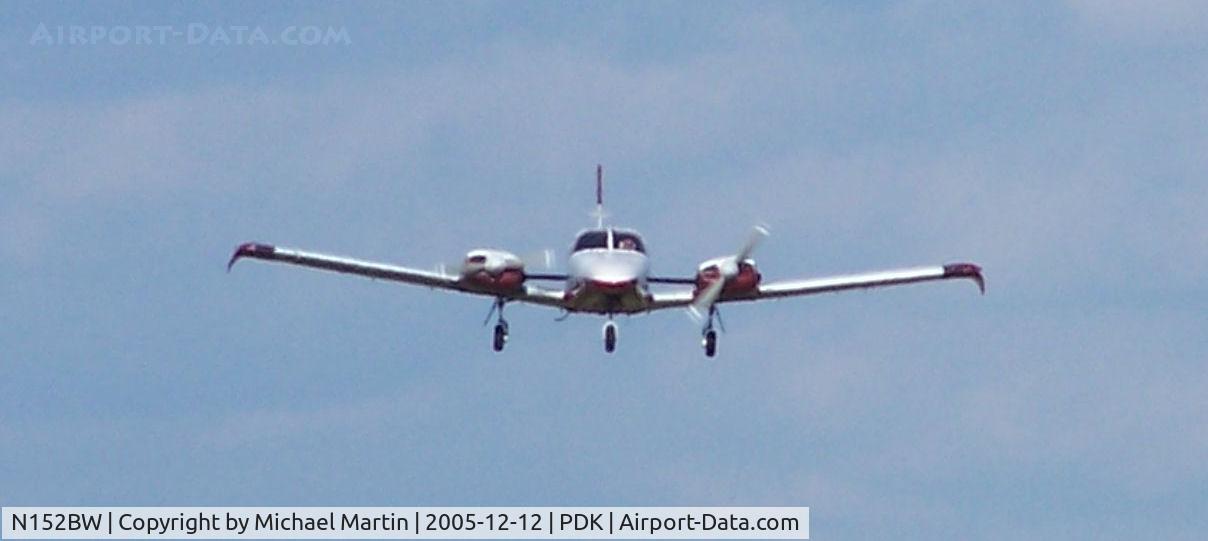N152BW, 1972 Piper PA-34-200 Seneca C/N 34-7250187, On final for 20L