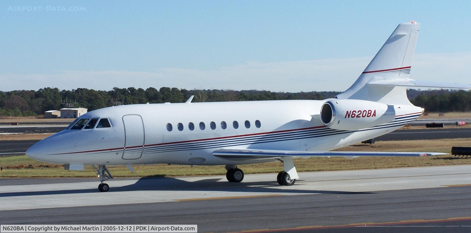 N620BA, 2005 Dassault Falcon 2000 C/N 220, Taxing to Signature Air