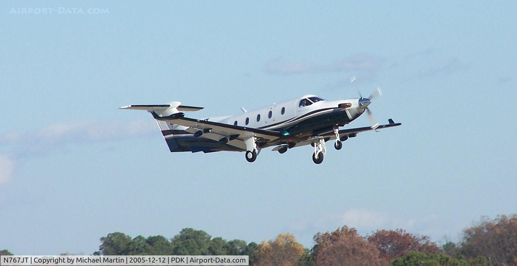 N767JT, 2000 Pilatus PC-12/45 C/N 327, Departing PDK on 20L