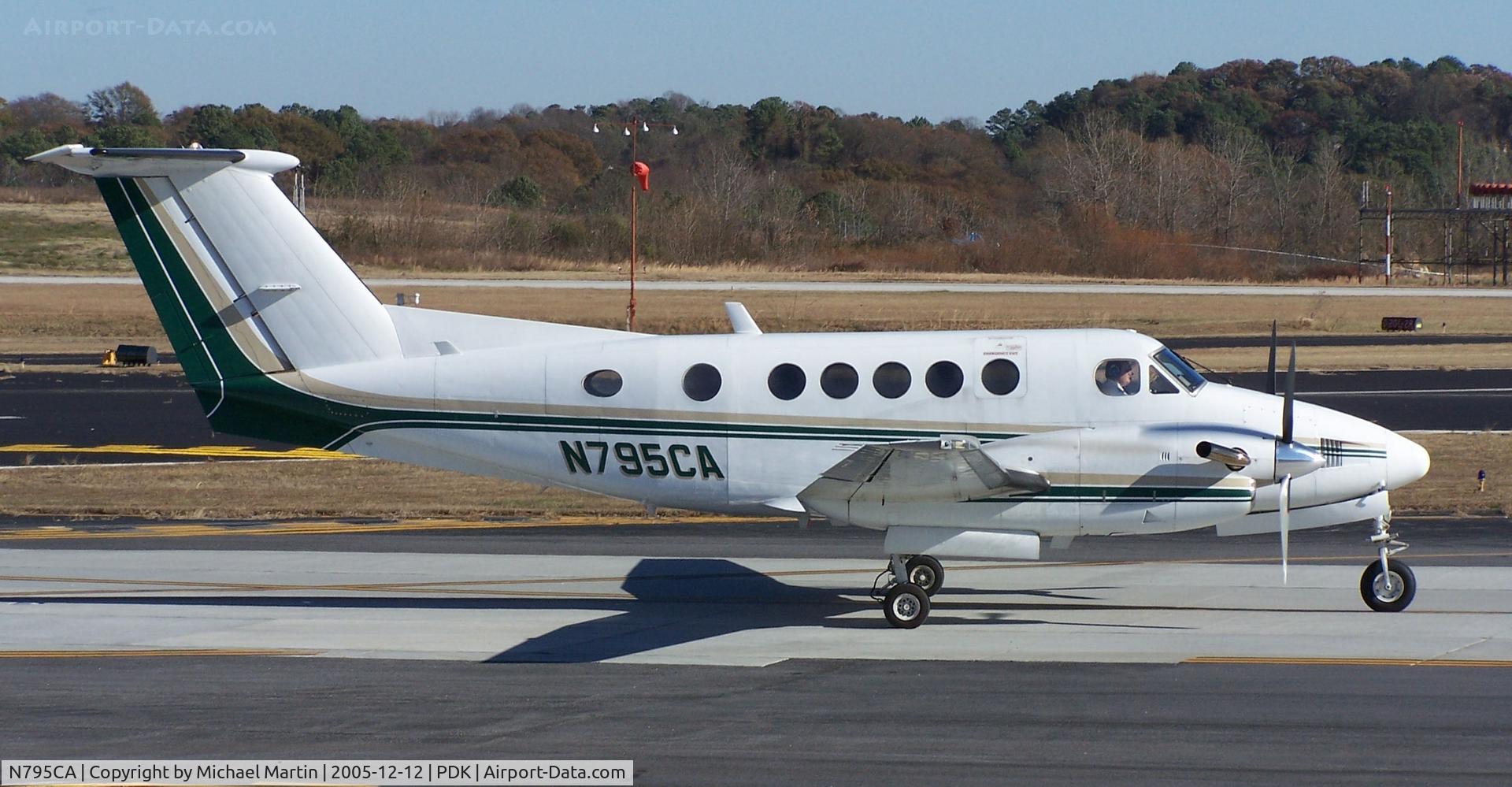 N795CA, 1979 Beech 200 C/N BB-559, Taxing to Epps Air Service