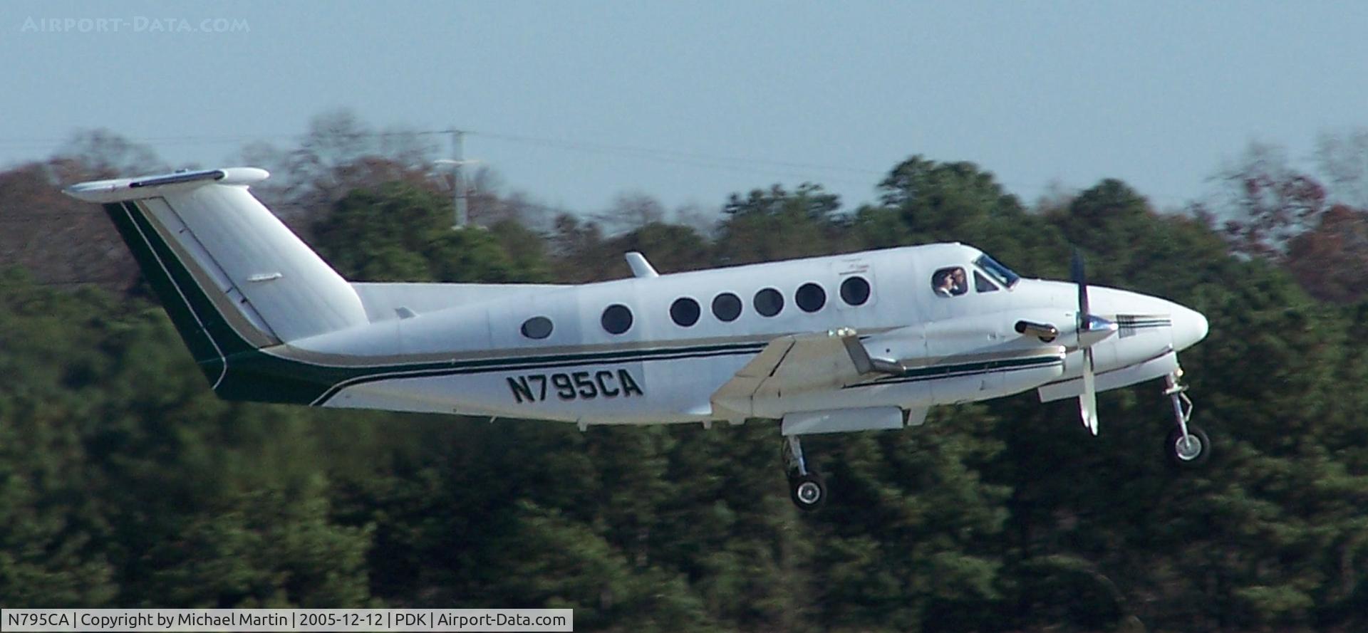 N795CA, 1979 Beech 200 C/N BB-559, Departing PDK on 20L