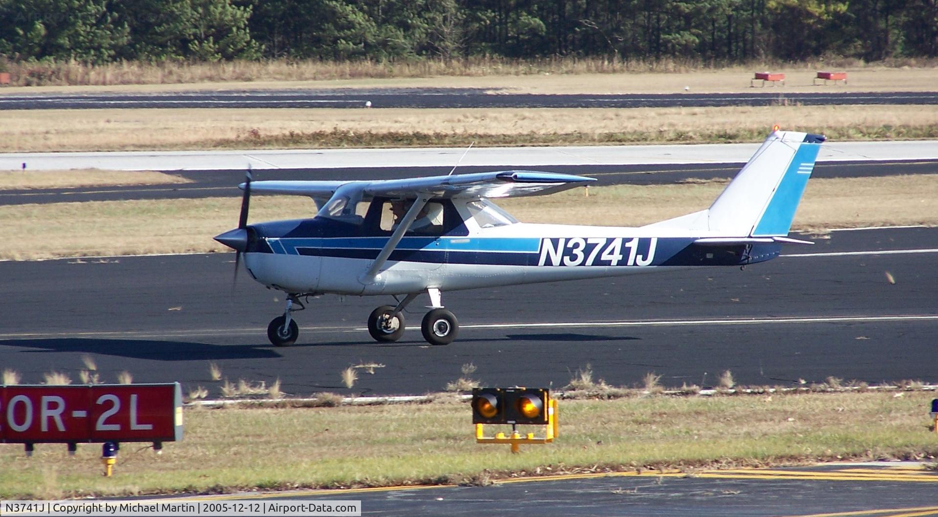 N3741J, 1966 Cessna 150G C/N 15065041, Taxing back from flight