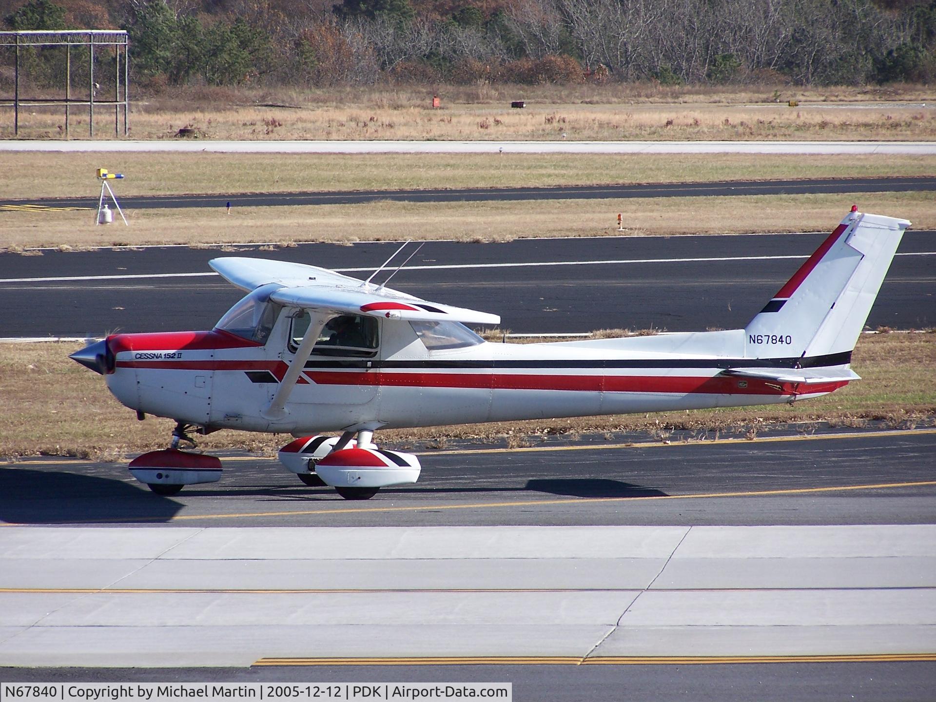 N67840, 1978 Cessna 152 C/N 15282049, Taxing back from flight