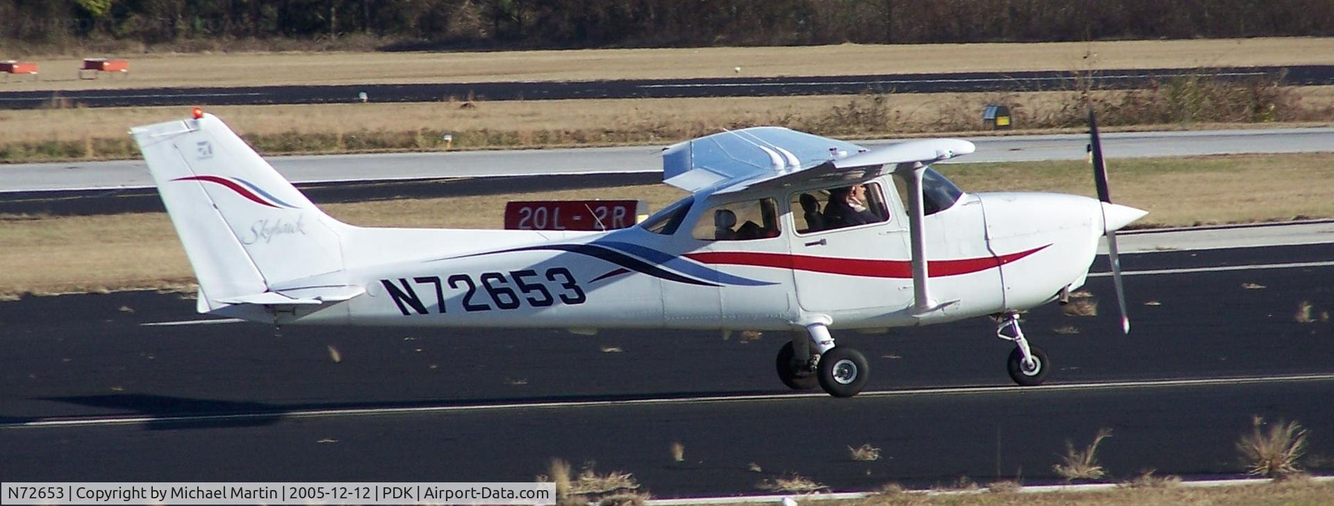 N72653, 1999 Cessna 172R C/N 17280807, Takeoff from 20R