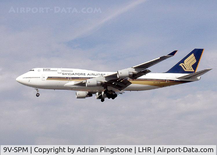 9V-SPM, 2000 Boeing 747-412 C/N 29950, Singapore Airlines Boeing 747-412 (9V-SPM), on the approach to London Heathrow Airport.