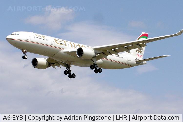 A6-EYB, 1999 Airbus A330-223 C/N 259, Etihad Airways Airbus A330-200 landing at London (Heathrow) Airport in July 2004