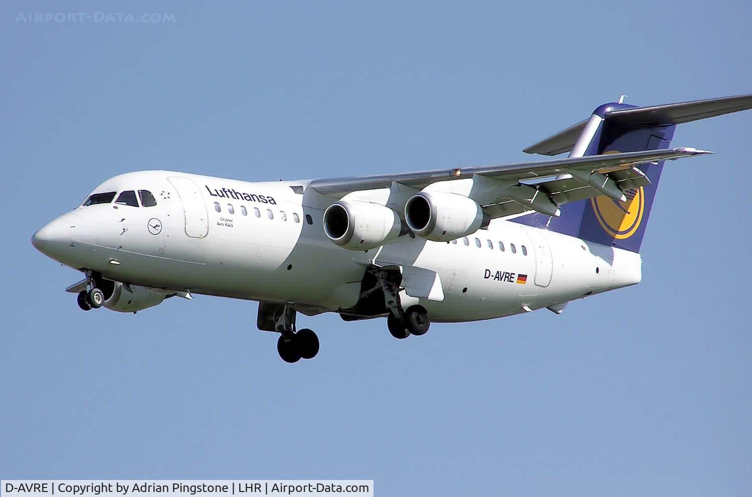D-AVRE, 1995 British Aerospace Avro 146-RJ85 C/N E.2261, British Aerospace Avro RJ85 of the German airline Lufthansa on the approach to London (Heathrow) Airport in April 2005
