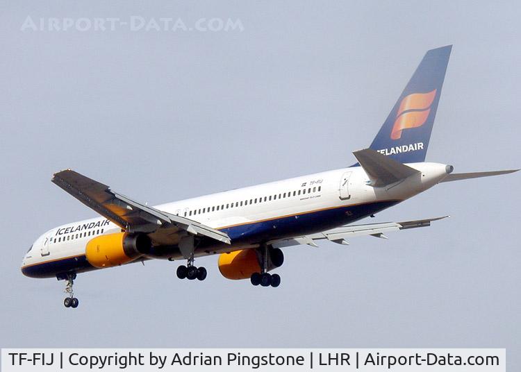 TF-FIJ, 1991 Boeing 757-208 C/N 25085, Icelandair Boeing 757-200 on the approach to London (Heathrow) Airport in Sept 2003