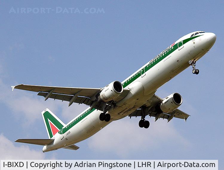 I-BIXD, 1995 Airbus A321-112 C/N 532, Alitalia Airbus A321 landing at London (Heathrow) Airport in Sept 2002