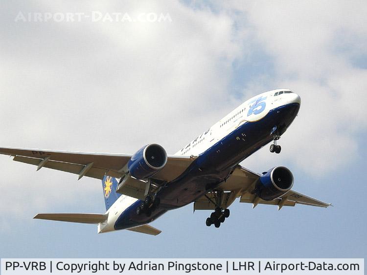 PP-VRB, 2001 Boeing 777-2Q8/ER C/N 28692, A Boeing 777 of the Brazilian airline Varig (PP-VRB) on the approach to London (Heathrow) Airport.