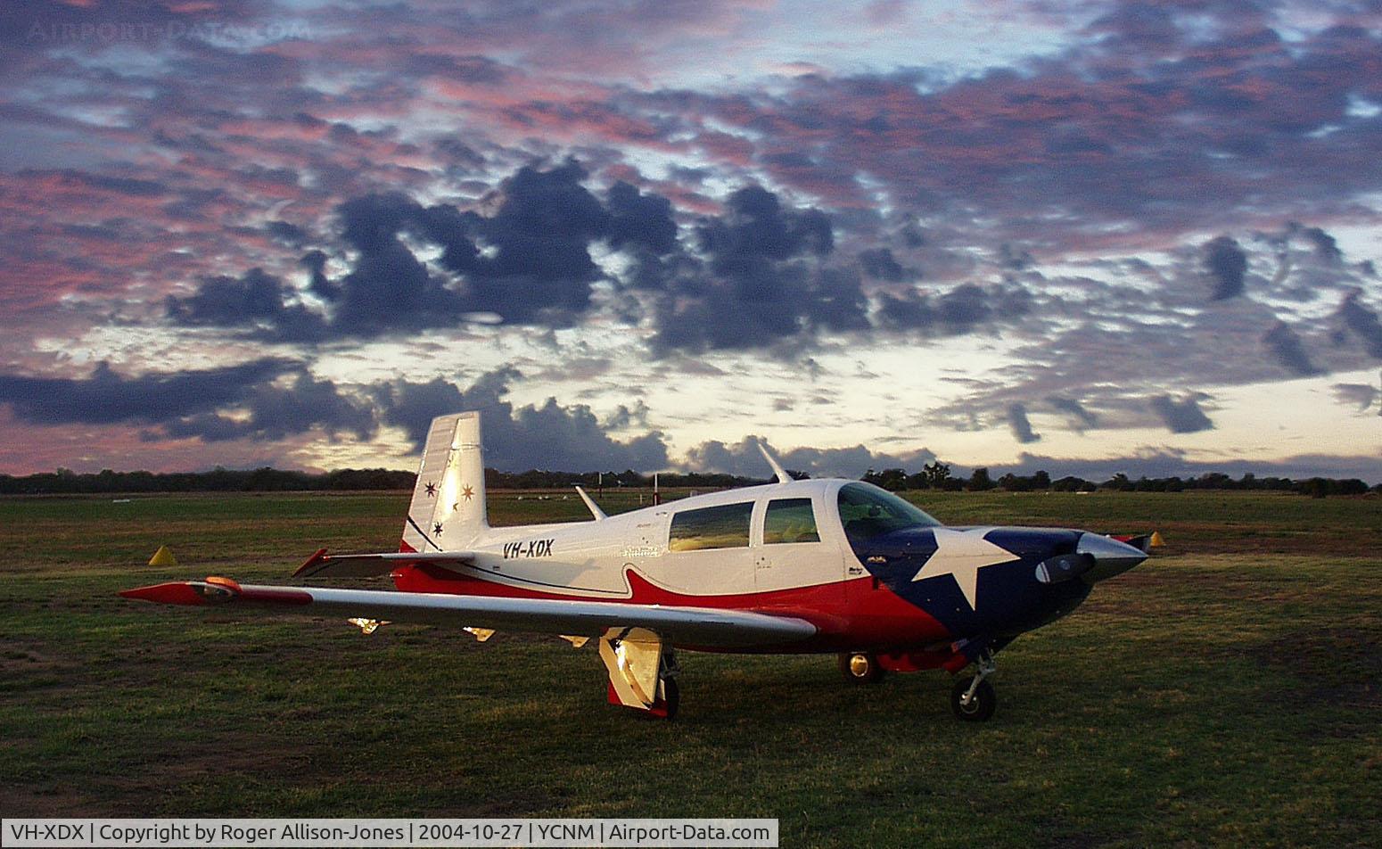 VH-XDX, 1980 Mooney M20K C/N 25-0386, Sunset at Coonamble, NSW, Australia