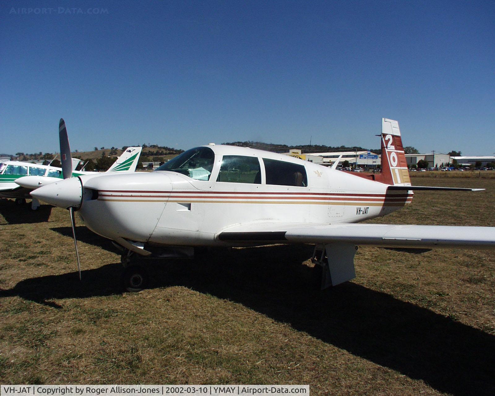 VH-JAT, 1982 Mooney M20J 201 C/N 24-1290, At Albury