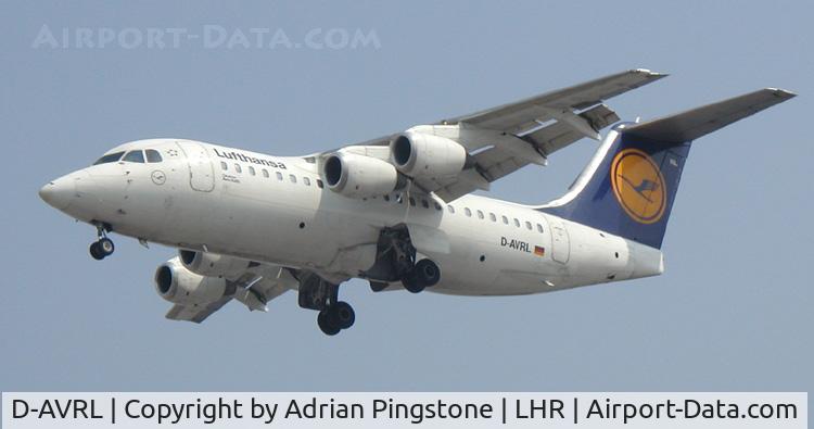 D-AVRL, 1996 British Aerospace Avro 146-RJ85 C/N E.2285, An Avro RJ-85 of the German airline Lufthansa on the approach to London (Heathrow) Airport in August 2002