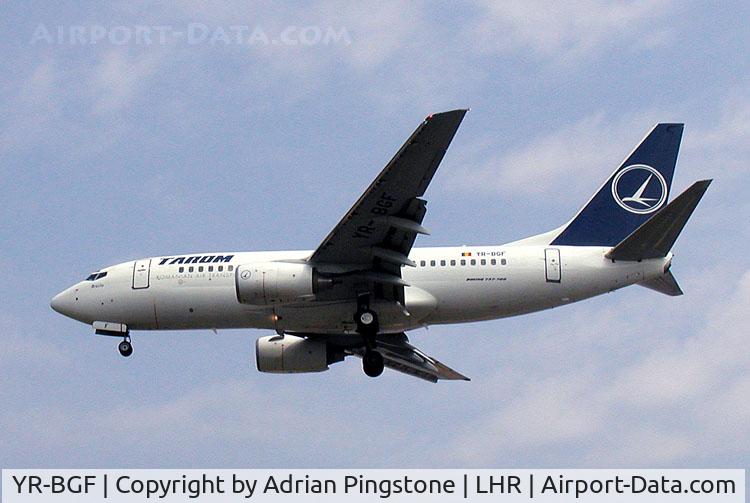 YR-BGF, 2001 Boeing 737-78J C/N 28440, Tarom Boeing 737-700 landing at London (Heathrow) Airport (UK) in August 2002
