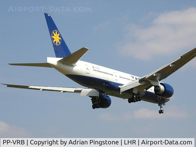 PP-VRB, 2001 Boeing 777-2Q8/ER C/N 28692, A Boeing 777 (PP-VRB) of the Brazilian airline Varig on the approach to London (Heathrow) Airport in August 2002
