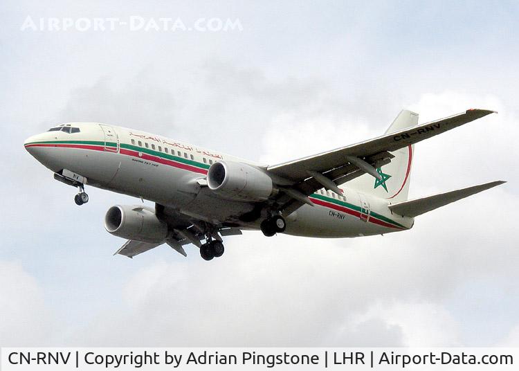 CN-RNV, 2002 Boeing 737-7B6 C/N 28988, Royal Air Maroc Boeing 737-700 (CN-RNV) landing at London (Heathrow) Airport in 2002 .