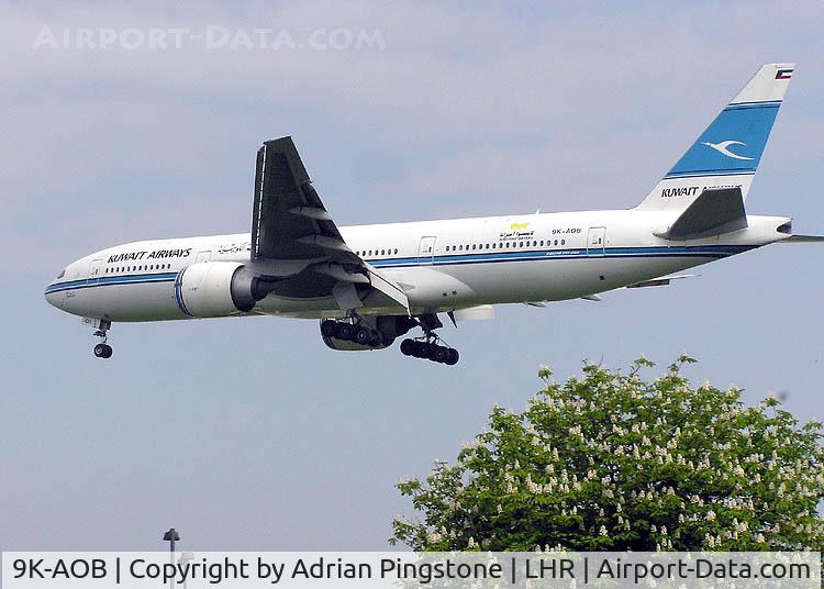 9K-AOB, 1998 Boeing 777-269/ER C/N 28744, Kuwait Airways Boeing 777-200 (9K-AOB) landing at London (Heathrow) Airport in May 2004