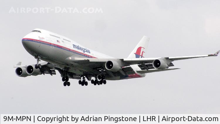 9M-MPN, 2000 Boeing 747-4H6 C/N 28432, Malaysia Boeing 747-400 ((9M-MPN) landing at London (Heathrow) Airport in May 2004