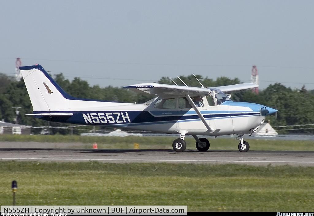 N555ZH, 1976 Cessna 172N C/N 17268439, Buffalo NY Airport