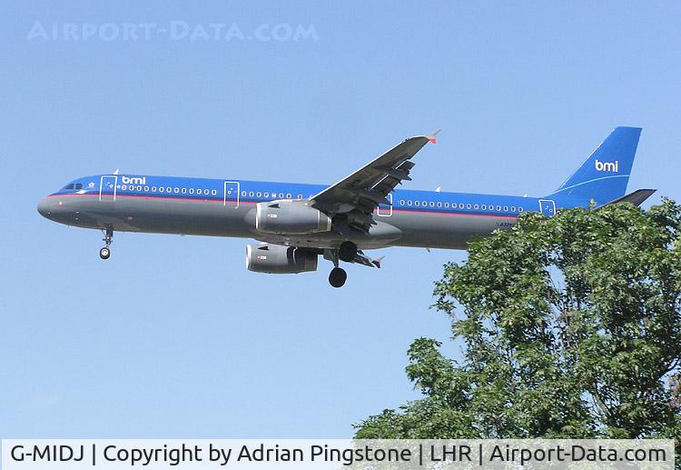G-MIDJ, 1999 Airbus A321-231 C/N 1045, BMI Airbus A321-200 (G-MIDJ) landing at London (Heathrow) Airport in August 2004