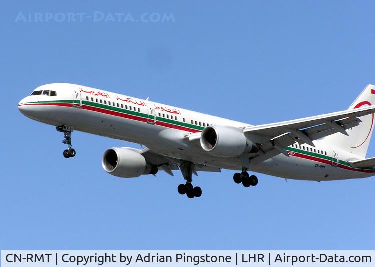 CN-RMT, 1986 Boeing 757-2B6 C/N 23686, Royal Air Maroc Boeing 757-200 (CN-RMT) landing at London (Heathrow) Airport in August 2004
