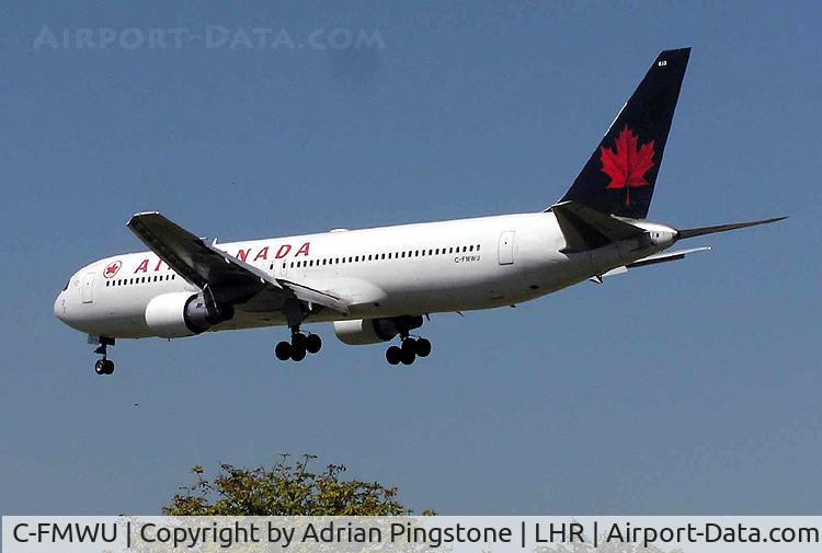 C-FMWU, 1995 Boeing 767-333 C/N 25585, Air Canada Boeing 767-300 (C-FMWU) landing at London (Heathrow) Airport.