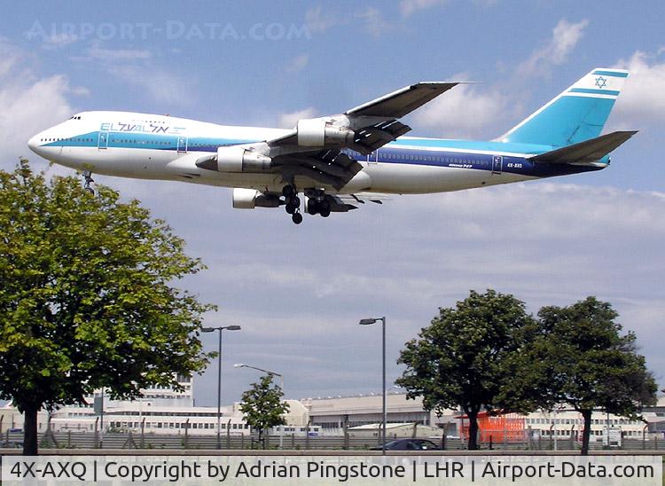 4X-AXQ, 1974 Boeing 747-238B C/N 20841, El Al Israel Airlines Boeing 747-200 (4X-AXQ) very close to landing at London (Heathrow) Airport in July 2004