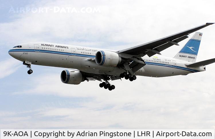 9K-AOA, 1998 Boeing 777-269/ER C/N 28743, Kuwait Airways Boeing 777-200 (9K-AOA) landing at London (Heathrow) Airport in May 2004