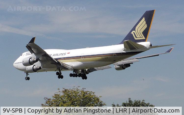 9V-SPB, 1994 Boeing 747-412 C/N 26551, Singapore Airlines Boeing 747-400 (9V-SPB) landing at London (Heathrow) Airport in August 2004