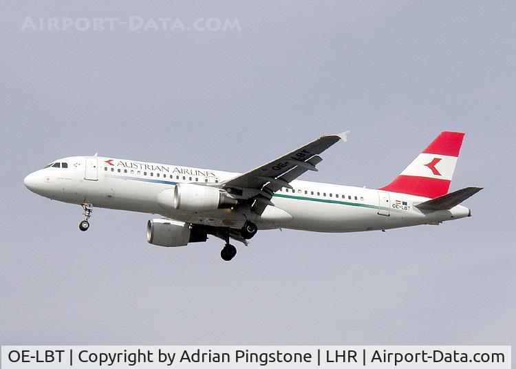 OE-LBT, 2000 Airbus A320-214 C/N 1387, Austrian Airlines Airbus A320-200 (OE-LBT) landing at London (Heathrow) Airport in September 2003