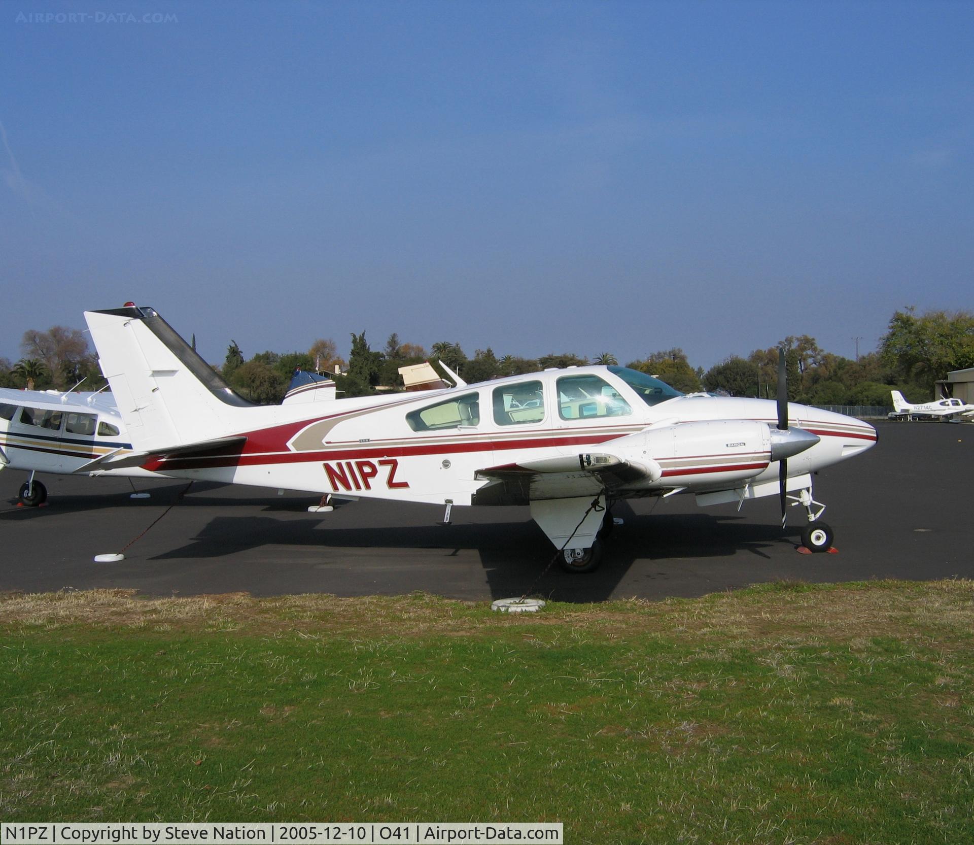 N1PZ, 1972 Beech E-55 Baron C/N TE-890, 1972 Beech E-55 Baron at Woodland-Watts Airport, CA