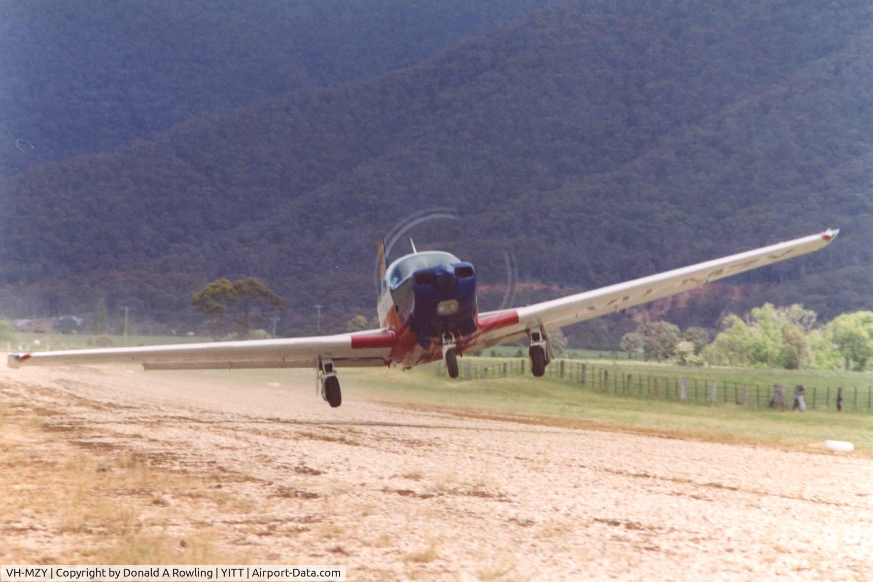 VH-MZY, 1980 Mooney M20K C/N 25-0297, Taking off from Mitta International Airport
