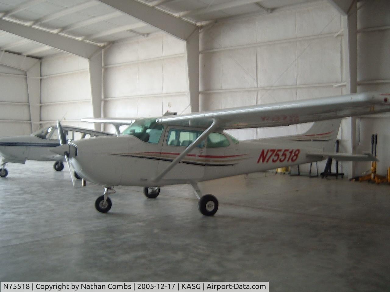 N75518, 1976 Cessna 172N C/N 17267776, Cessna 172... I've never flown it, so I cant say much about it. It is not new, but doesnt appear to be old.