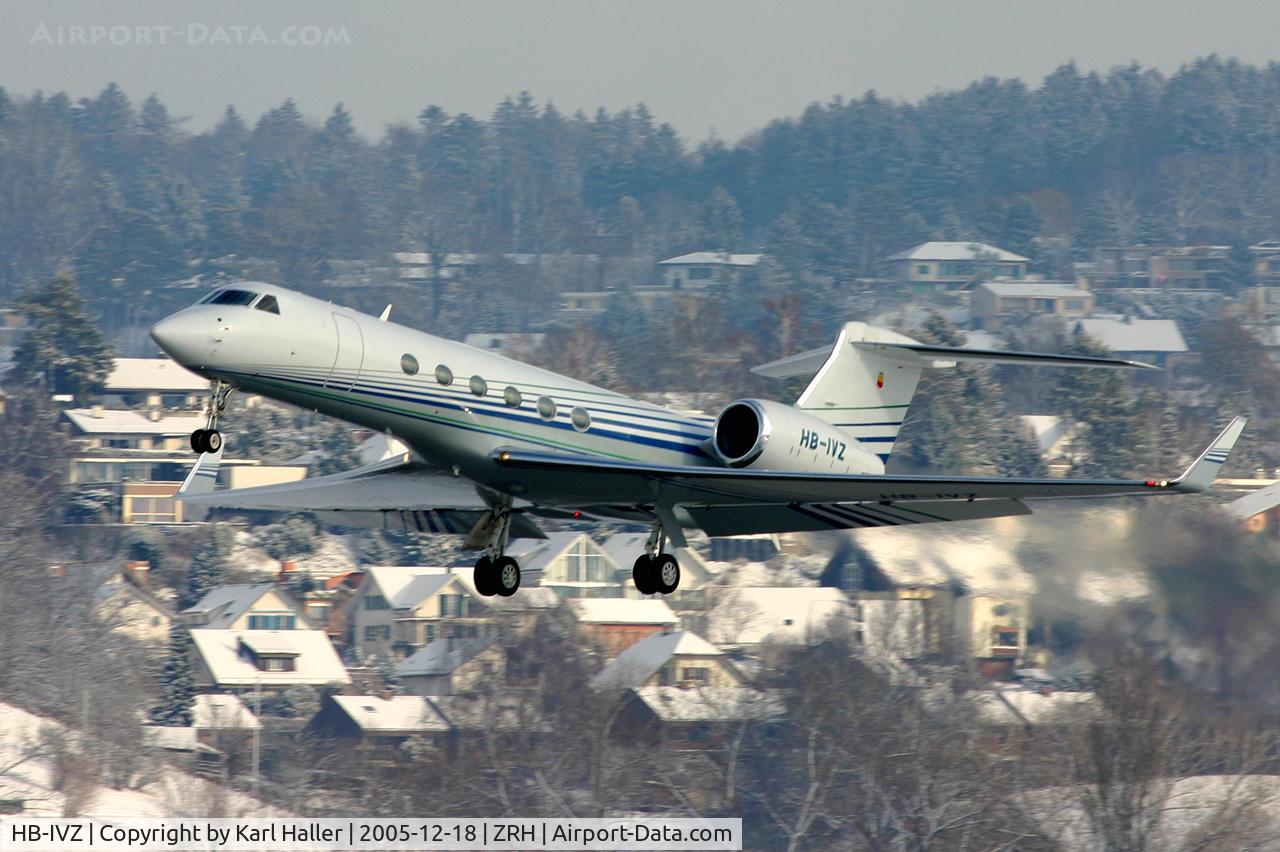 HB-IVZ, 2000 Gulfstream Aerospace G-V C/N 577, departure from RWY 28 in a cold winterday in Zurich, Switzerland