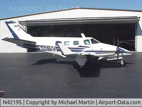 N4219S, 1976 Beech B-60 Duke C/N P-404, On Display