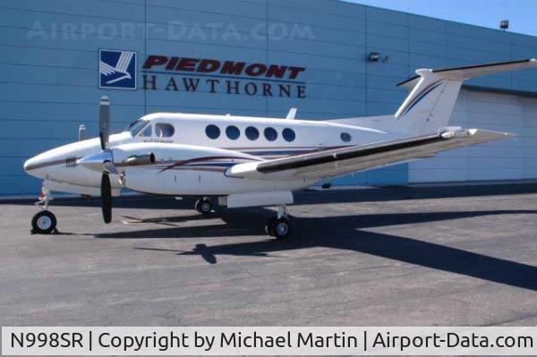 N998SR, 1998 Raytheon Aircraft Company B200 C/N BB-1632, On Display