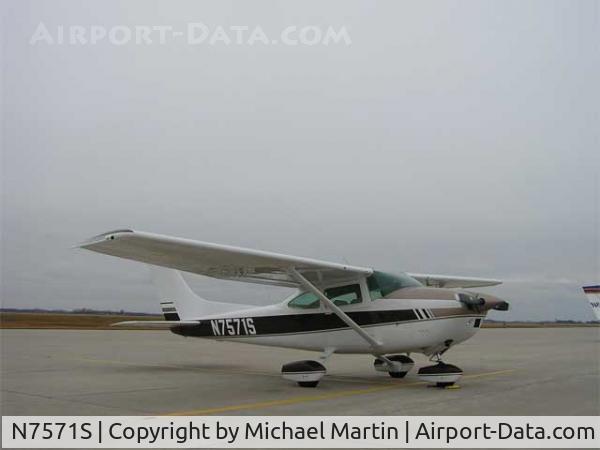 N7571S, 1976 Cessna 182Q Skylane C/N 18265220, On Display