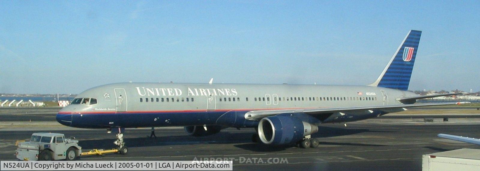 N524UA, 1990 Boeing 757-222 C/N 24977, Leaving La Guardia on New Year's Day