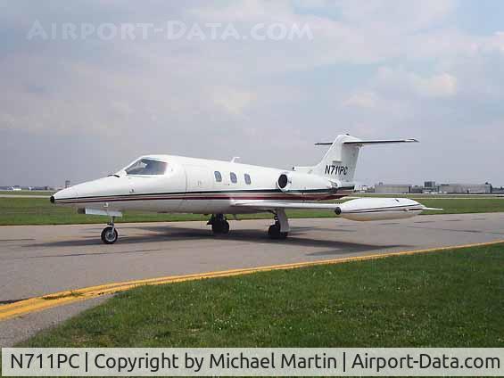 N711PC, 1976 Learjet 24D C/N 327, Taxing