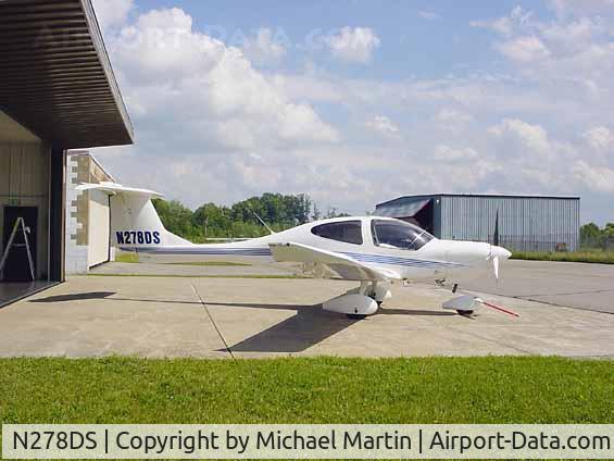 N278DS, 2003 Diamond DA-40 Diamond Star C/N 40.278, On Display