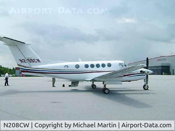 N208CW, 2000 Raytheon B200 King Air C/N BB-1720, On Display