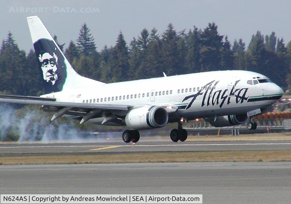 N624AS, 2000 Boeing 737-790 C/N 30778, Alaska Airlines Boeing 737 landing at Seattle-Tacoma International Airport