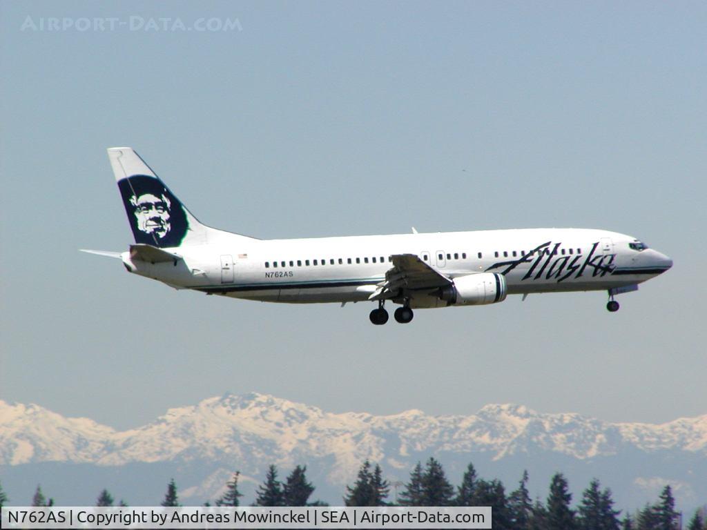 N762AS, 1992 Boeing 737-4Q8 C/N 25099, Alaska Airlines Boeing 737 on final at Seattle-Tacoma International Airport