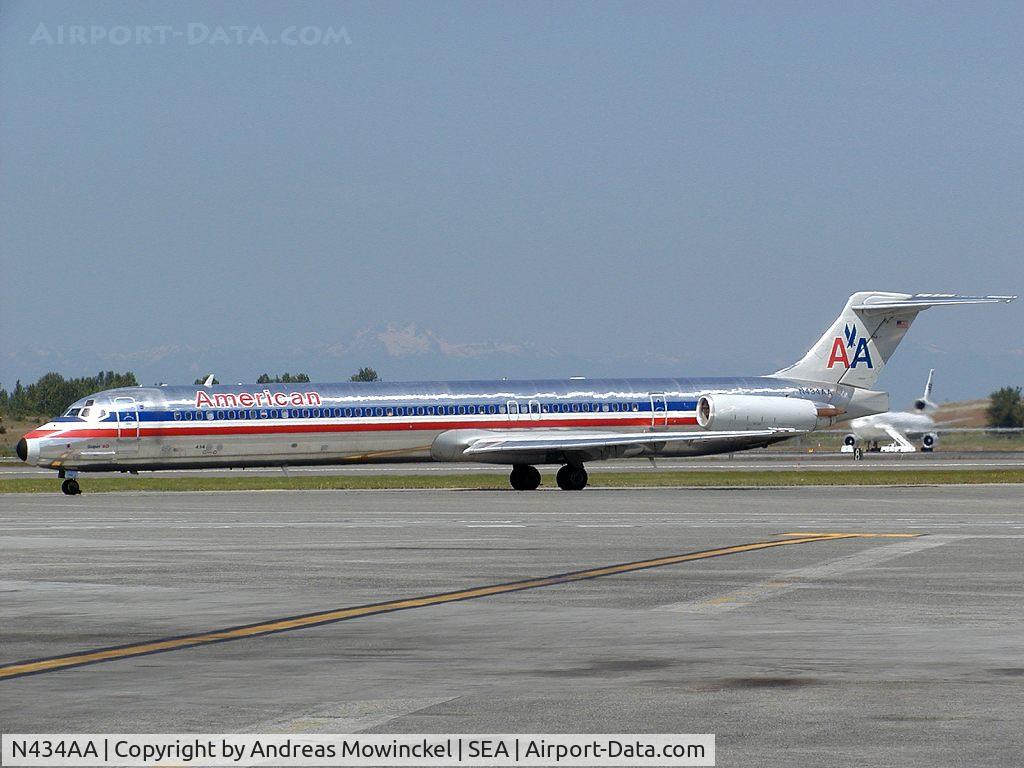 N434AA, 1987 McDonnell Douglas MD-83 (DC-9-83) C/N 49452, American Airlines MD82 at Seattle-Tacoma International Airport