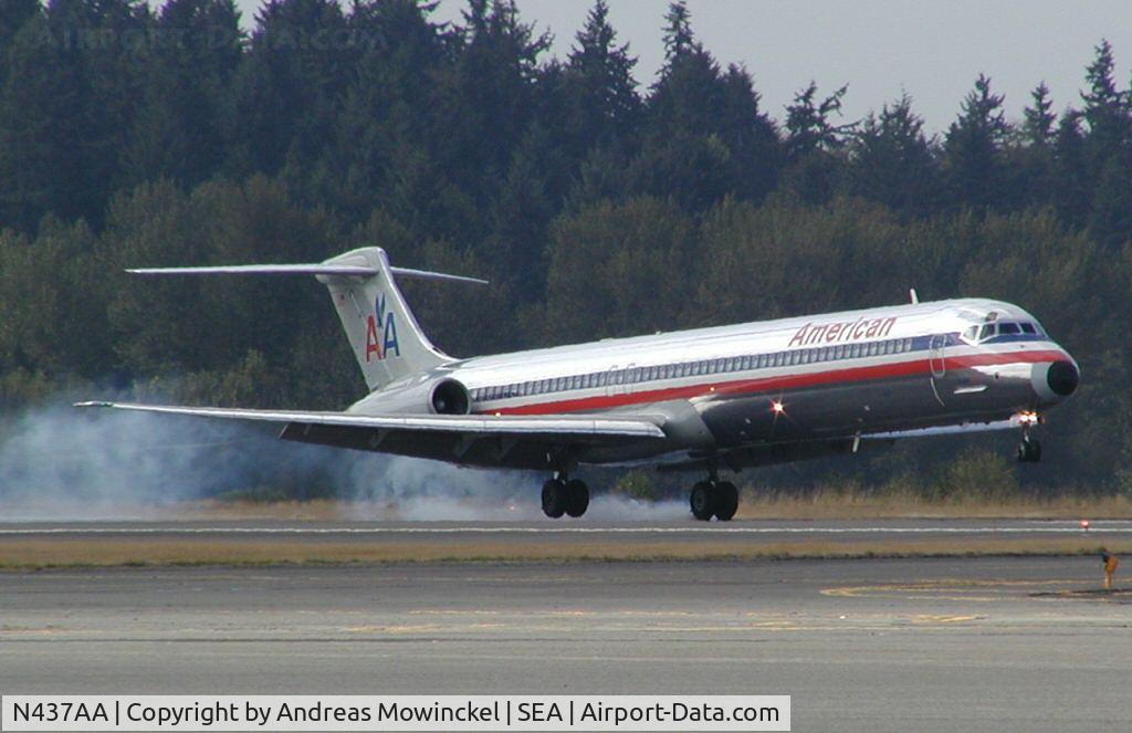 N437AA, 1987 McDonnell Douglas MD-83 (DC-9-83) C/N 49455, American Airlines MD82 landing at Seattle-Tacoma International Airport