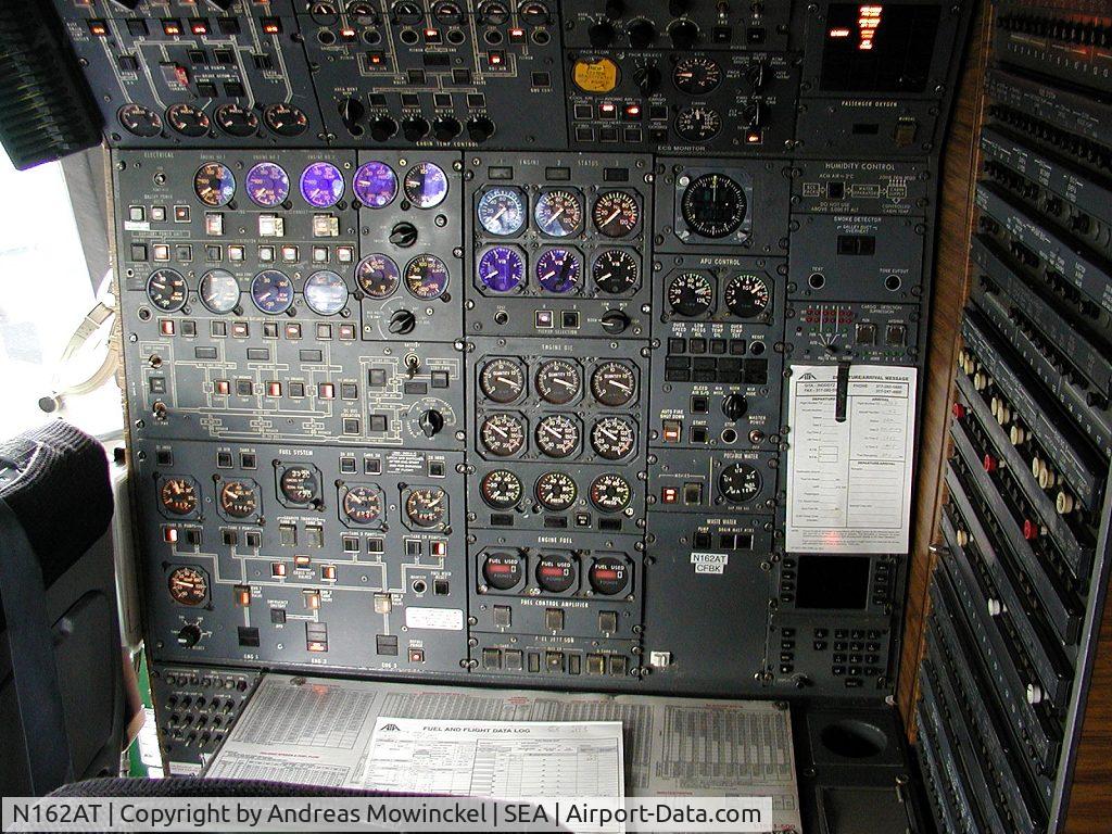 N162AT, 1982 Lockheed L-1011-385-3 TriStar 500 C/N 293A-1220, L-1011 cockpit, Flight Engineer panel