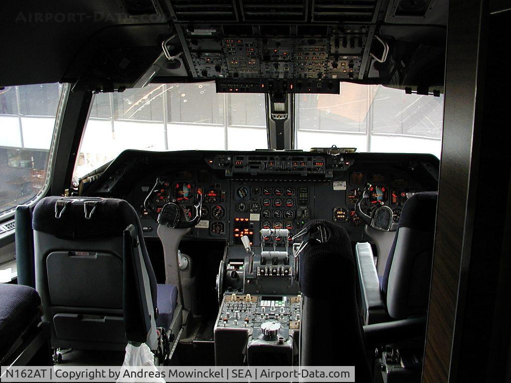N162AT, 1982 Lockheed L-1011-385-3 TriStar 500 C/N 293A-1220, L-1011 cockpit