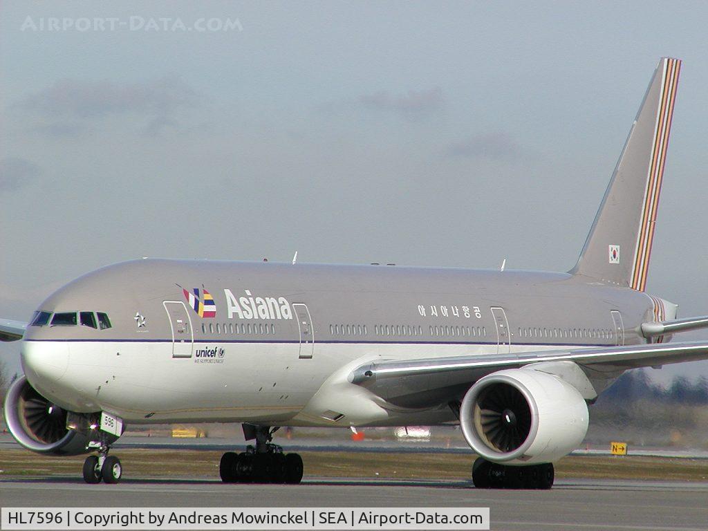 HL7596, 2001 Boeing 777-28E/ER C/N 28681, Asiana Airlines Boeing 777 at Seattle-Tacoma International Airport