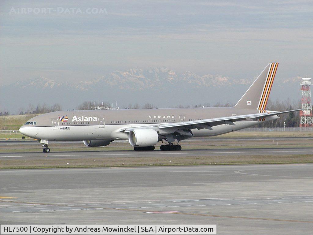 HL7500, 2002 Boeing 777-28E/ER C/N 28685, Asiana Airlines Boeing 777 at Seattle-Tacoma International Airport